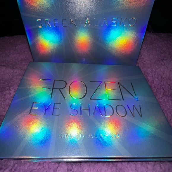 Other - Green Alaska Frozen Eye Shadow Palette